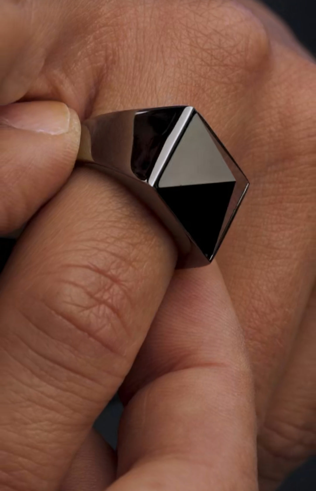 Zyan Gems | Exclusive Classic Style Ring with Natural Pyramidal Black Onyx | Sterling Silver  Ring | Jewellery for Men